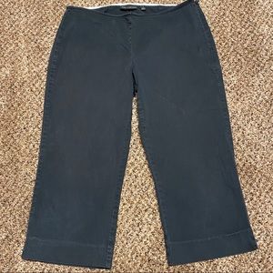 The Limited black lightweight side zip stretch capris Cropped pants